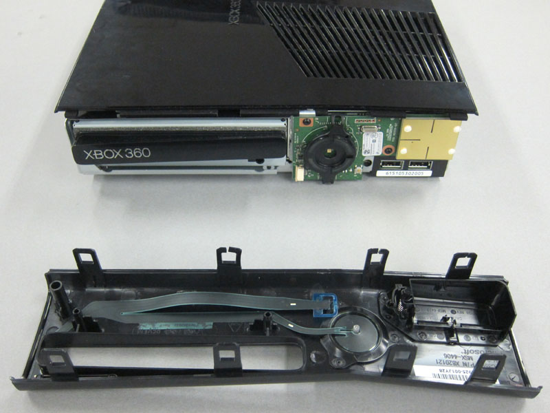 Illustration for article titled The New Xbox 360 Torn Apart